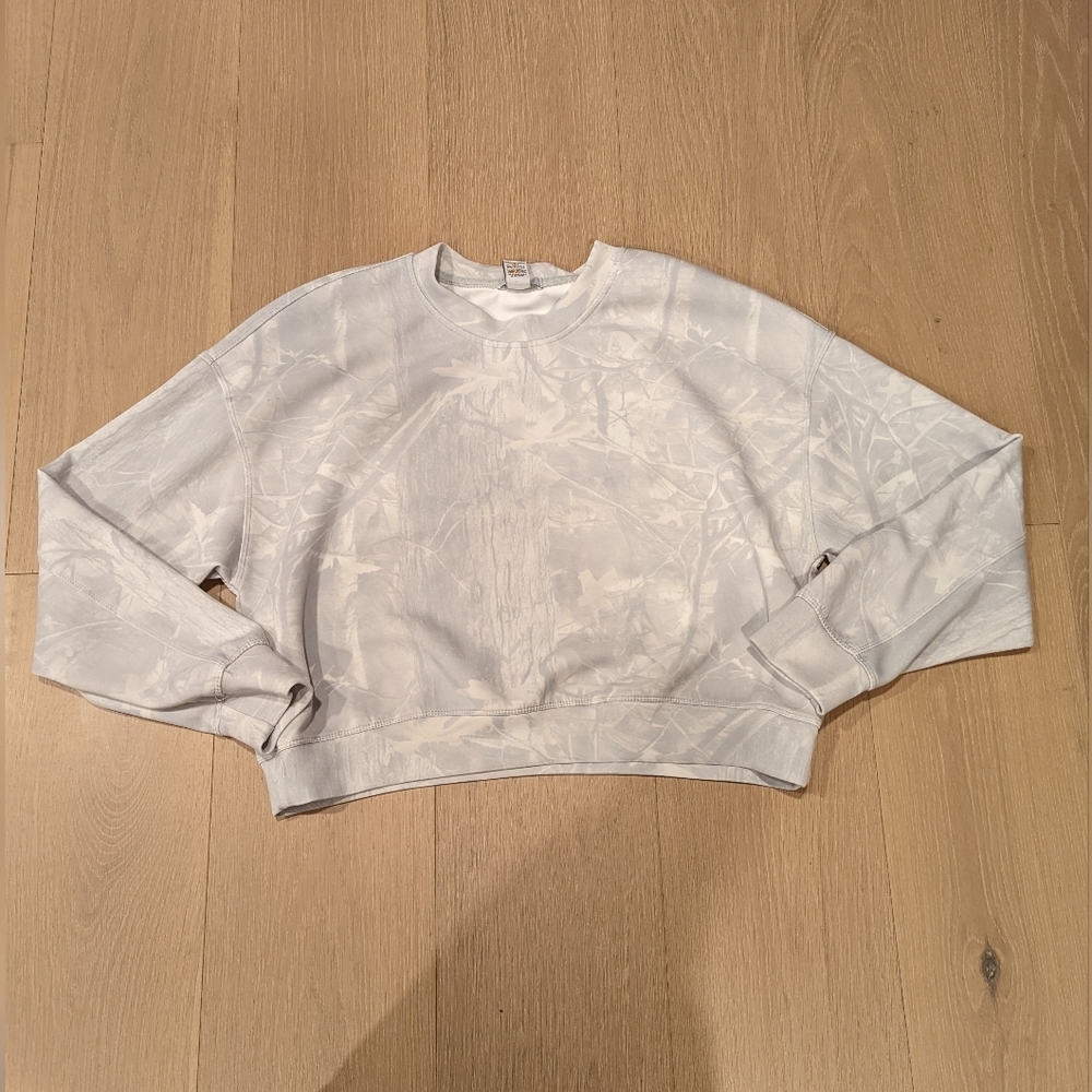 Subtle Camouflage Print Cropped Crewneck